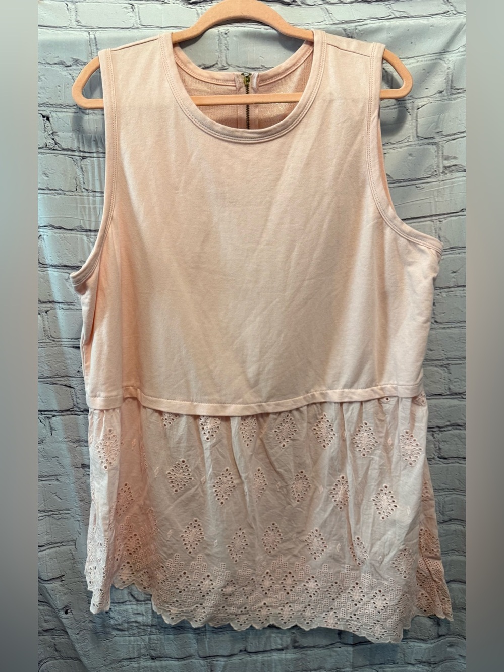 Livi Active Pale Pink Eyelet Hem Sleeveless Tank